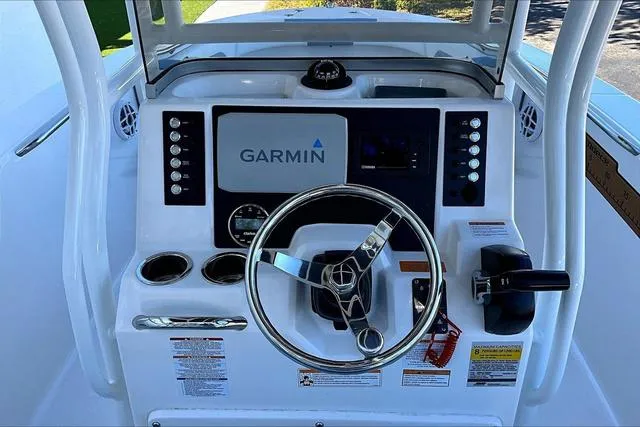 Slide: The Image of Robalo R202EX 2023 - 13