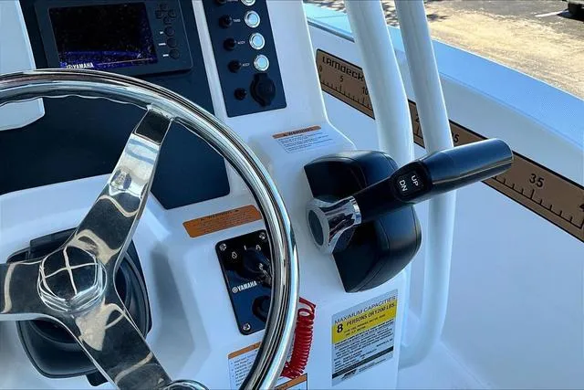 Slide: The Image of Robalo R202EX 2023 - 14