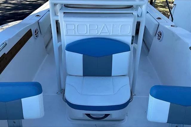 Slide: The Image of Robalo R202EX 2023 - 19