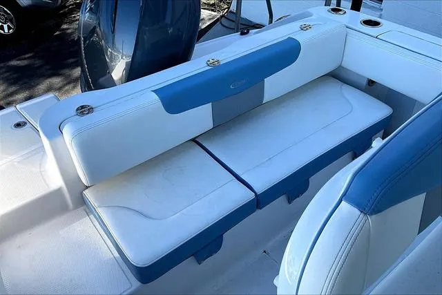 Slide: The Image of Robalo R202EX 2023 - 20