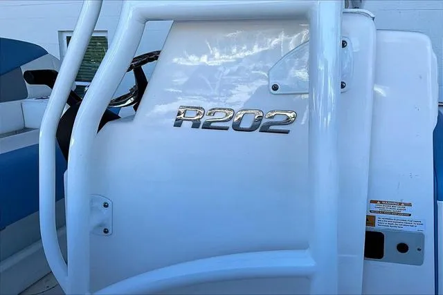 Slide: The Image of Robalo R202EX 2023 - 21