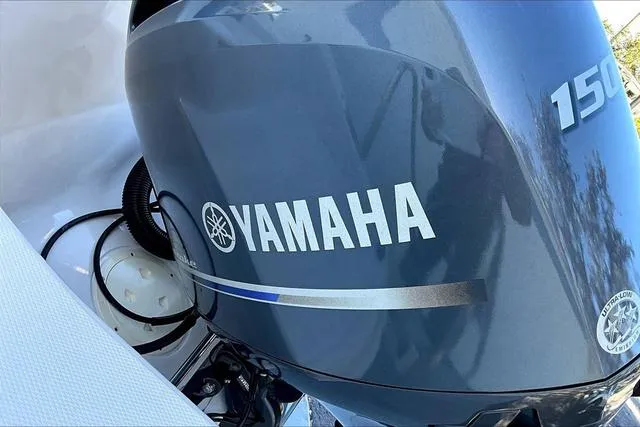 Slide: The Image of Robalo R202EX 2023 - 24