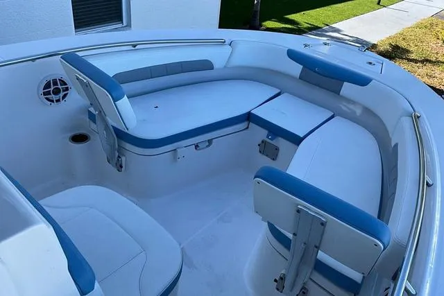 Slide: The Image of Robalo R202EX 2023 - 25