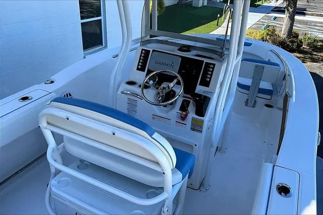 Slide: The Image of Robalo R202EX 2023 - 26