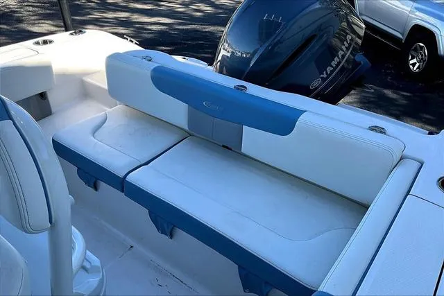 Slide: The Image of Robalo R202EX 2023 - 27