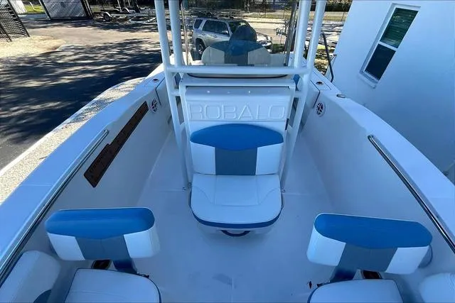Slide: The Image of Robalo R202EX 2023 - 9