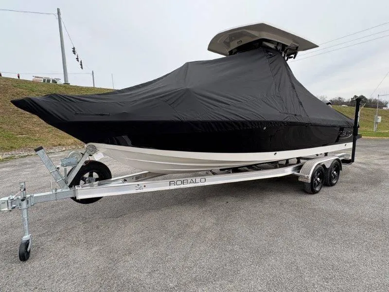 Slide: The Image of Robalo 226 Cayman 2025 - 100
