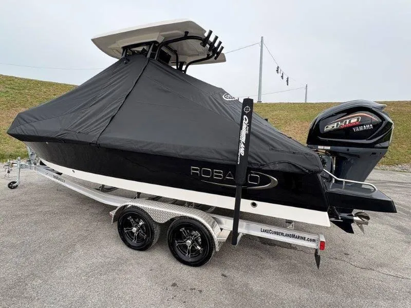 Slide: The Image of Robalo 226 Cayman 2025 - 103