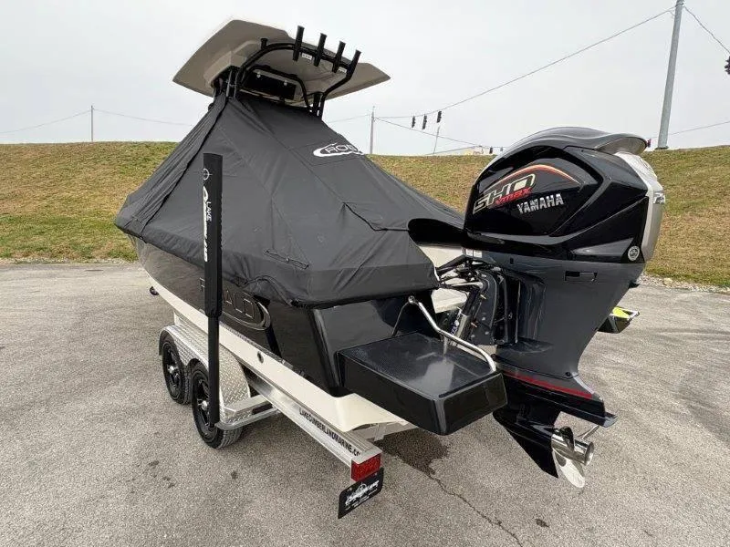 Slide: The Image of Robalo 226 Cayman 2025 - 105