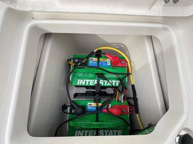 Slide: The Image of Robalo 226 Cayman 2025 - 50