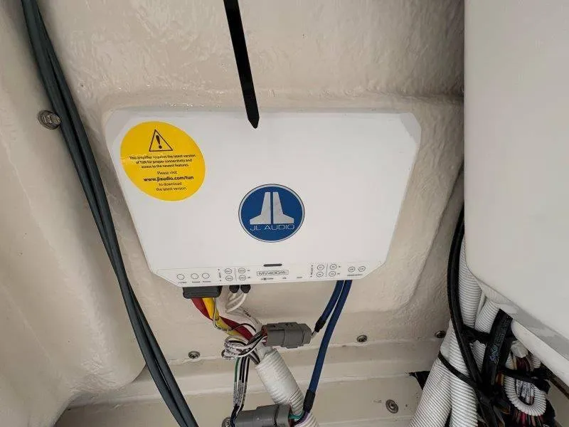 Slide: The Image of Robalo 226 Cayman 2025 - 54