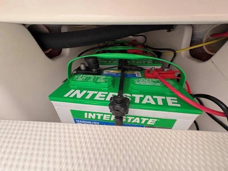 Slide: The Image of Robalo 226 Cayman 2025 - 66