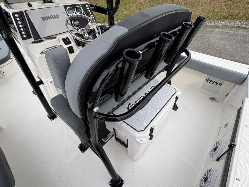 Slide: The Image of Robalo 226 Cayman 2025 - 72