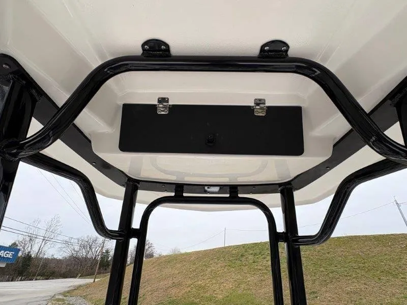 Slide: The Image of Robalo 226 Cayman 2025 - 74