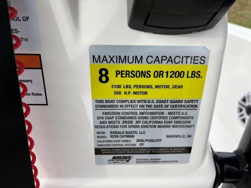 Slide: The Image of Robalo 226 Cayman 2025 - 81