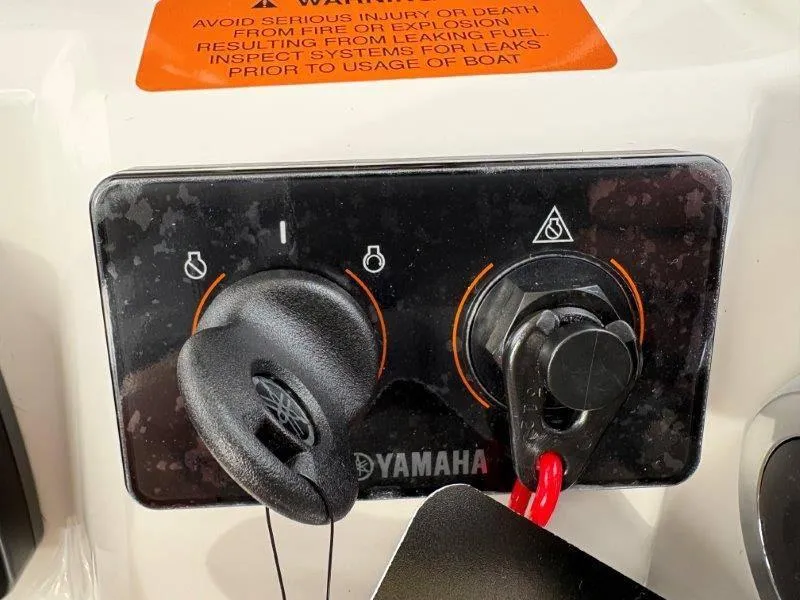 Slide: The Image of Robalo 226 Cayman 2025 - 88