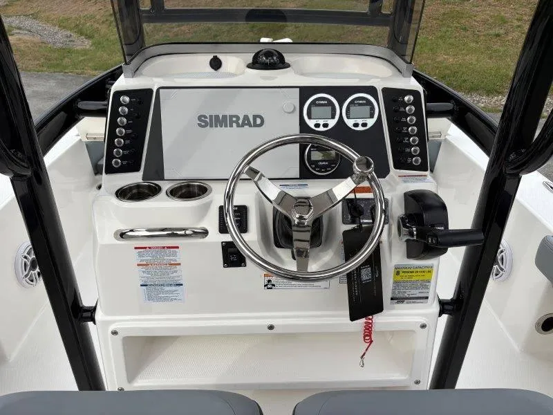 Slide: The Image of Robalo 226 Cayman 2025 - 90