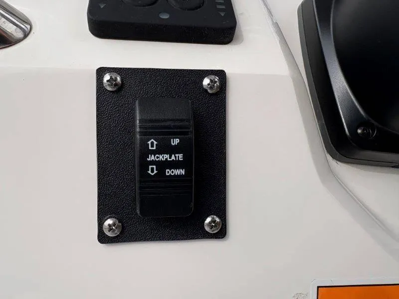 Slide: The Image of Robalo 226 Cayman 2025 - 91