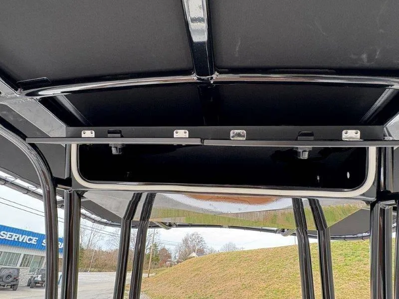 Slide: The Image of Robalo 202 EXPLORER 2025 - 51