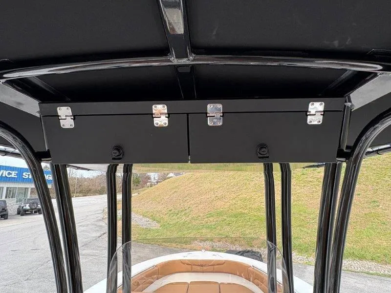 Slide: The Image of Robalo 202 EXPLORER 2025 - 55