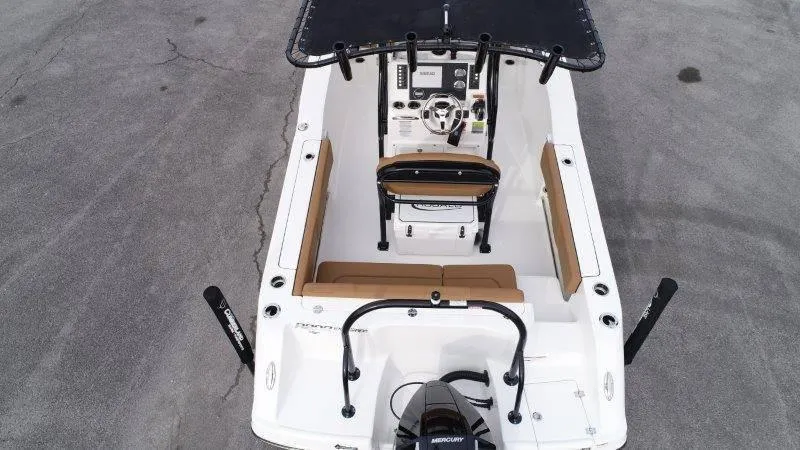 Slide: The Image of Robalo 202 EXPLORER 2025 - 71