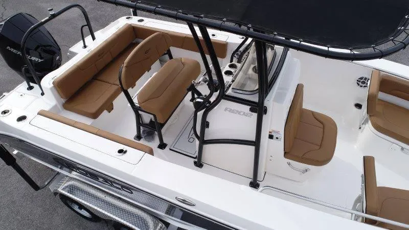 Slide: The Image of Robalo 202 EXPLORER 2025 - 75
