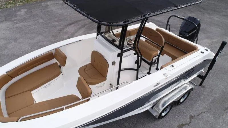 Slide: The Image of Robalo 202 EXPLORER 2025 - 77