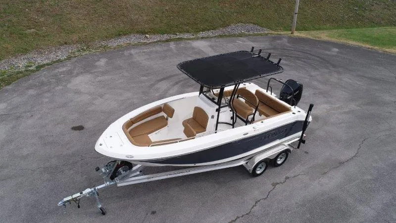 Slide: The Image of Robalo 202 EXPLORER 2025 - 78