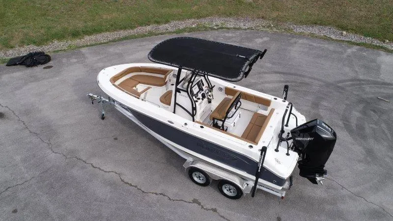 Slide: The Image of Robalo 202 EXPLORER 2025 - 81