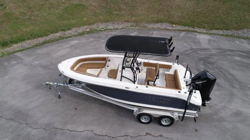 Slide: The Image of Robalo 202 EXPLORER 2025 - 82