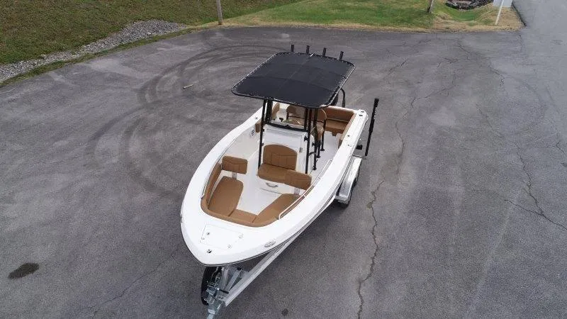 Slide: The Image of Robalo 202 EXPLORER 2025 - 84