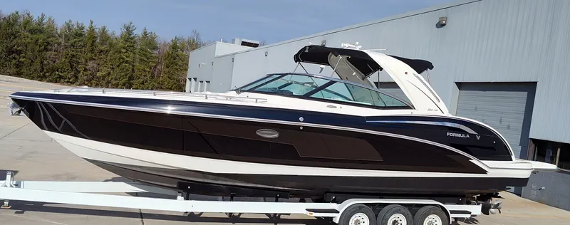 Slide: The Image of 2018 Formula 350 Crossover Bowrider on trailer, parked outdoors. - 4