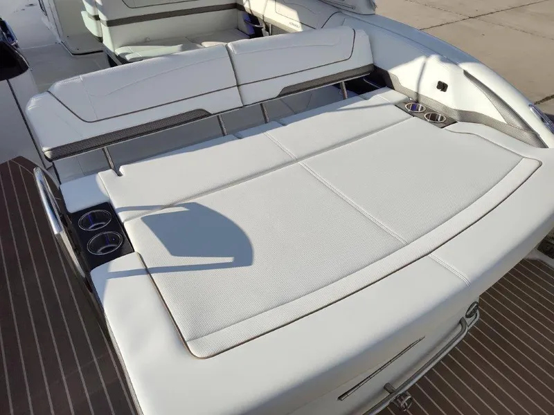 Slide: The Image of Formula 350 Crossover Bowrider 2018 - 52