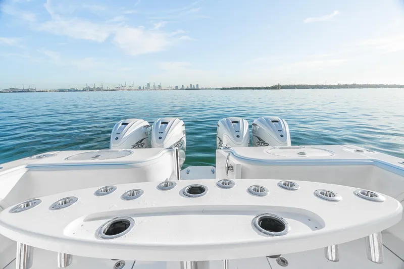 Slide: The Image of SeaHunter 46 CTS 2022 boat with multiple engines on calm water. - 20