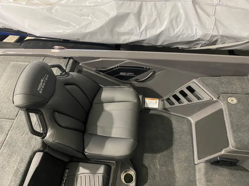 Slide: The Image of 2025 Skeeter ZXR21 boat interior with black leather seat and console. - 9