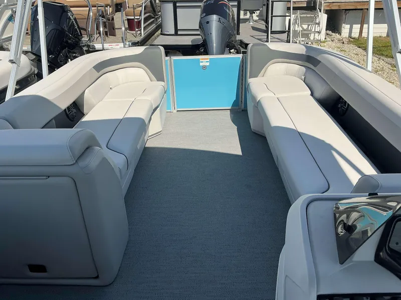 Slide: The Image of 2025 Sweetwater 2286 CSE pontoon boat interior with spacious seating and modern design. - 12