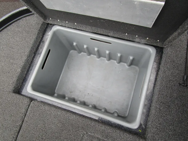 Slide: The Image of 2017 Nitro Z20 Z-Pro livewell compartment, open and empty. - 27