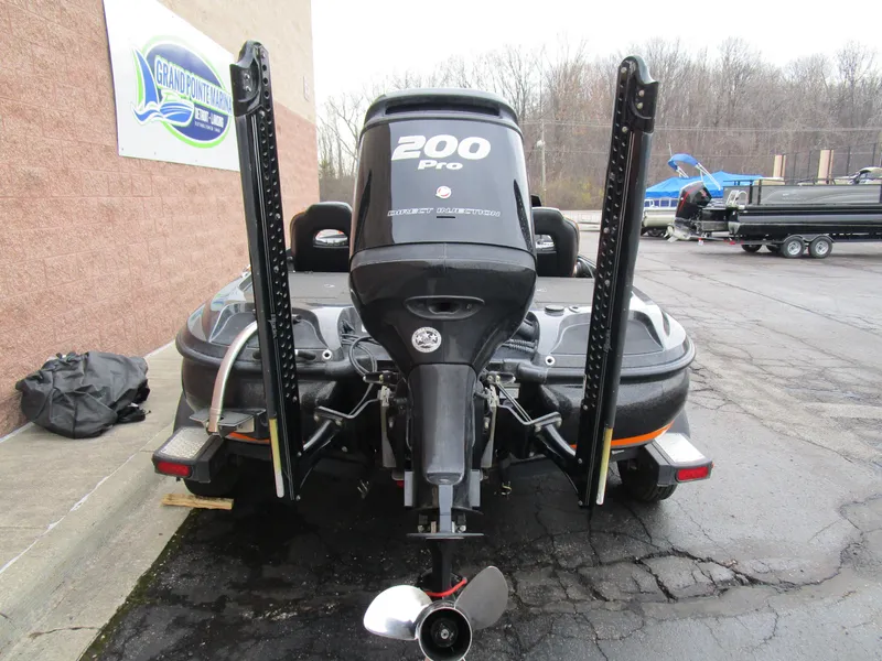 Slide: The Image of 2017 Nitro Z20 Z-Pro High Performance boat with 200 Pro engine, rear view. - 6