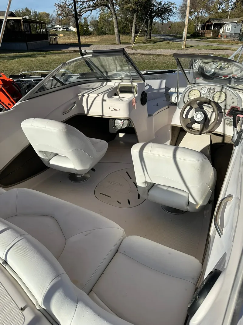 Slide: The Image of 2008 Tahoe Q5i Sport boat interior with white seating and dashboard. - 7