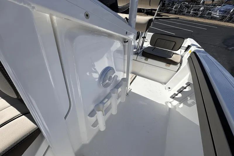 Slide: The Image of Yamaha 190 FSH Sport 2025 - 9