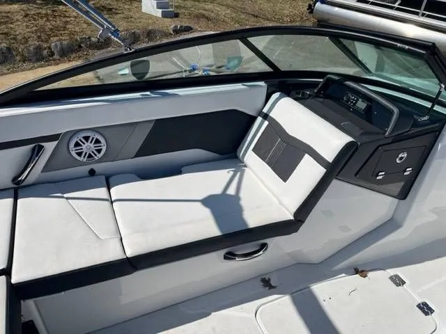 Slide: The Image of Monterey M-22 2022 - 15