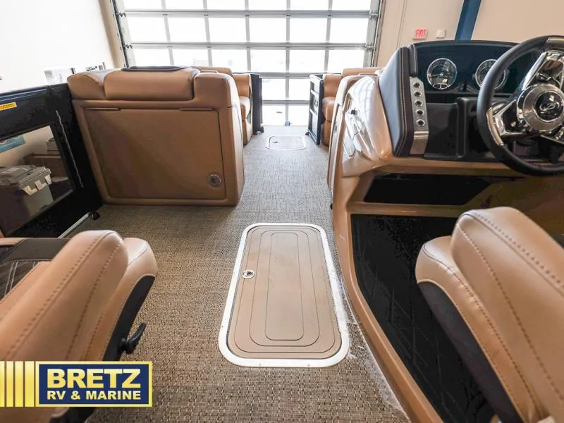 Slide: The Image of Lusso Ultra-Lounge L23UC 2025 - 13