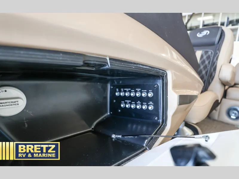 Slide: The Image of Lusso Ultra-Lounge L23UC 2025 - 16