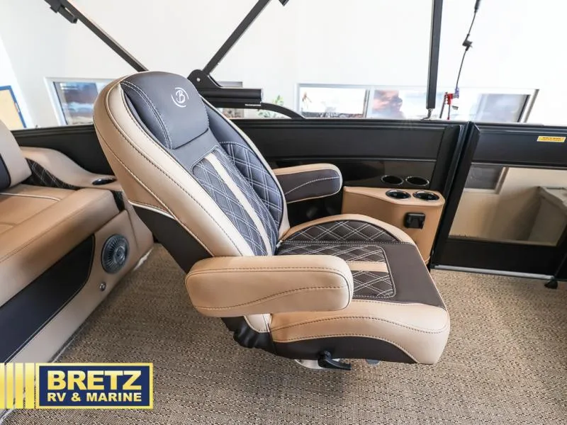 Slide: The Image of Lusso Ultra-Lounge L23UC 2025 - 18