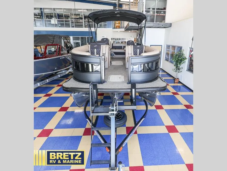 Slide: The Image of Lusso Ultra-Lounge L23UC 2025 - 3