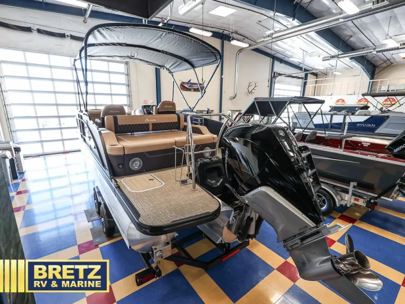 Slide: The Image of Lusso Ultra-Lounge L23UC 2025 - 7