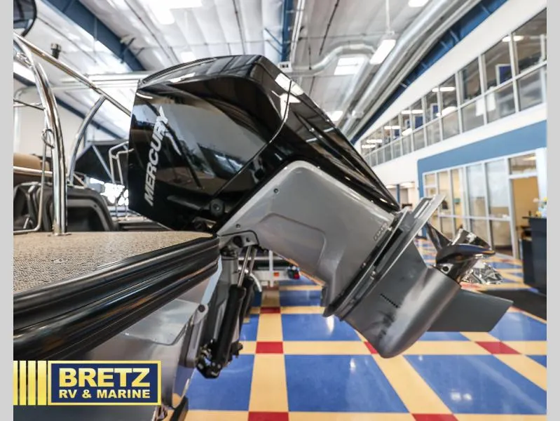 Slide: The Image of Lusso Ultra-Lounge L23UC 2025 - 9