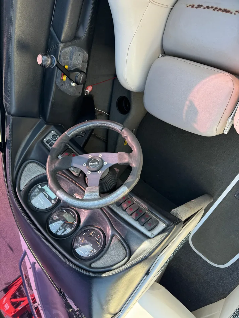 Slide: The Image of 2003 Malibu Wakesetter 23 XTi boat dashboard with steering wheel and gauges. - 10