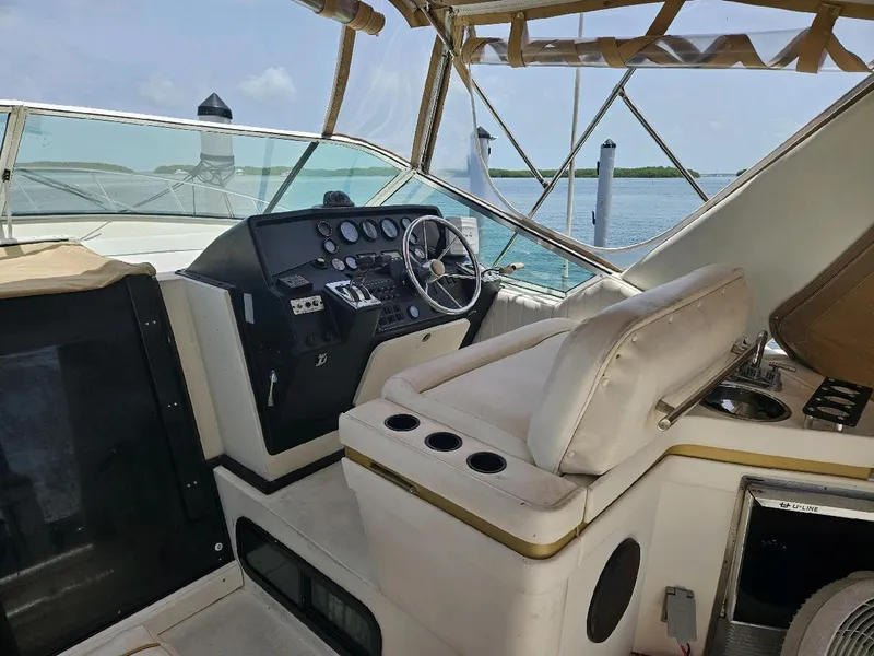 Slide: The Image of 1988 Wellcraft Gran Sport boat interior with steering wheel and control panel. - 10