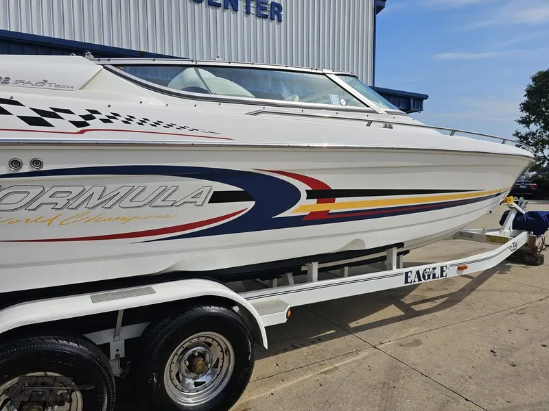 Slide: The Image of 2005 Formula 292 FASTech boat on trailer, featuring sleek design and vibrant graphics. - 11